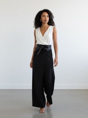 Shelby and Palmer Black White/ivory jumpsuit Split Flare Leg Sleeveless V-neck